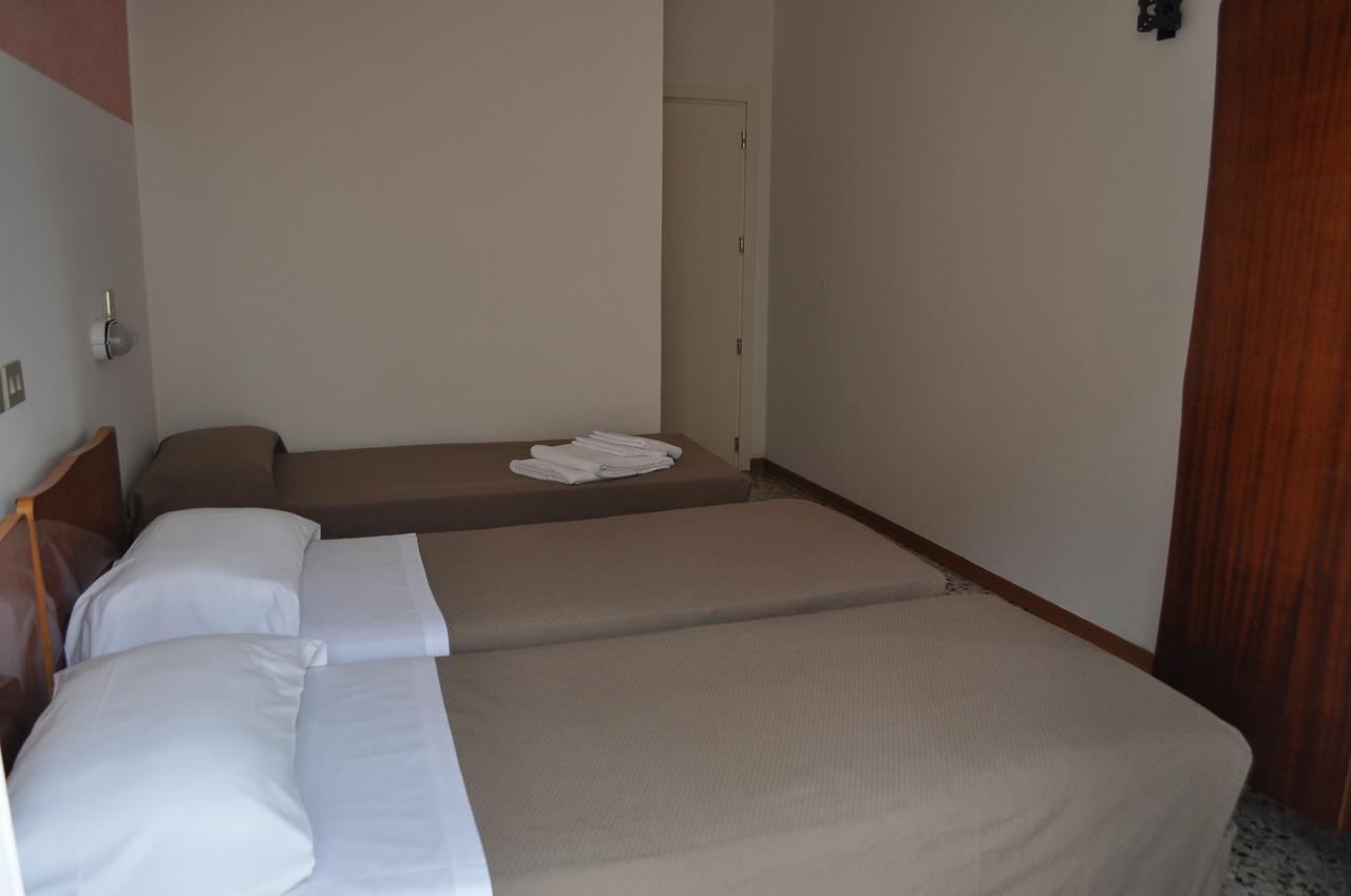Hotel Urano Cattolica Exteriör bild