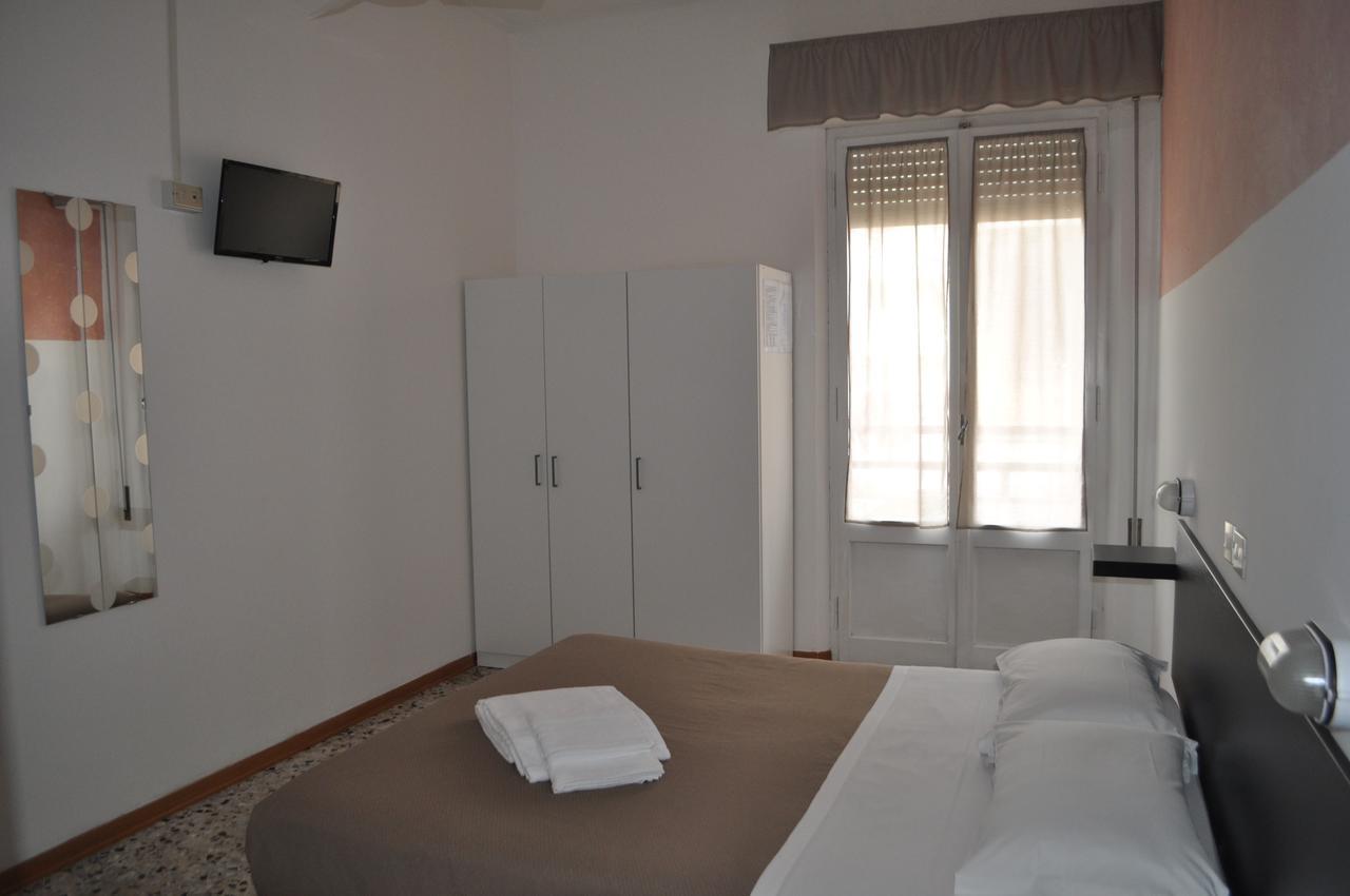 Hotel Urano Cattolica Exteriör bild