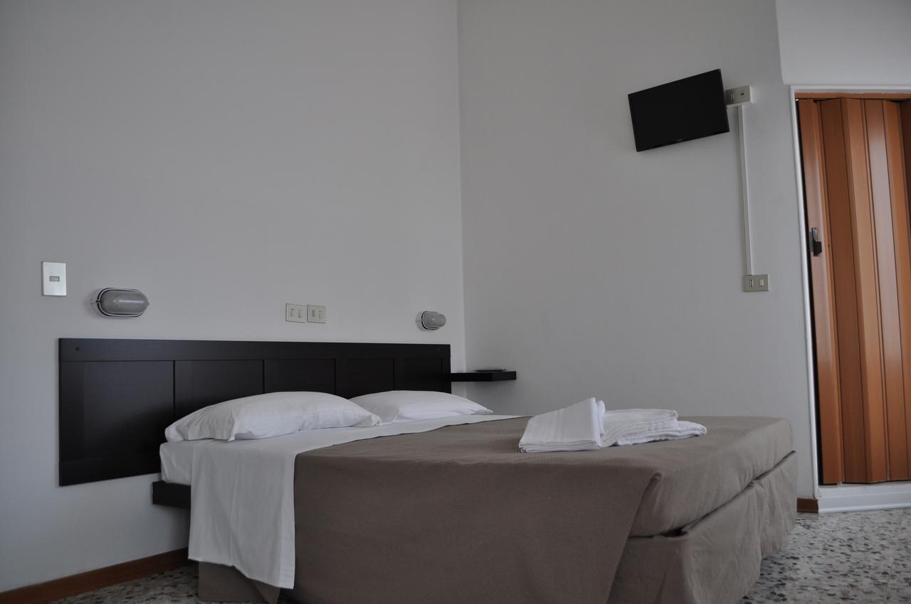 Hotel Urano Cattolica Exteriör bild