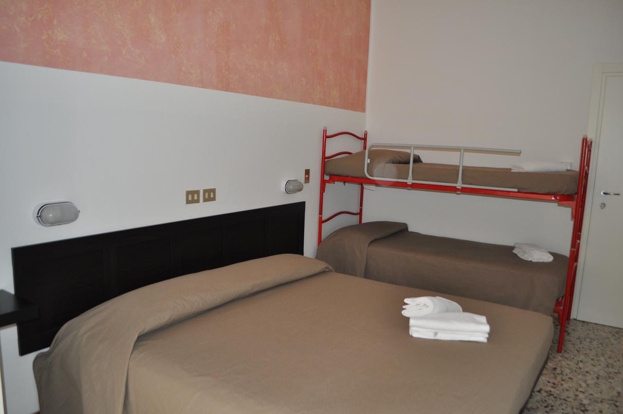 Hotel Urano Cattolica Exteriör bild