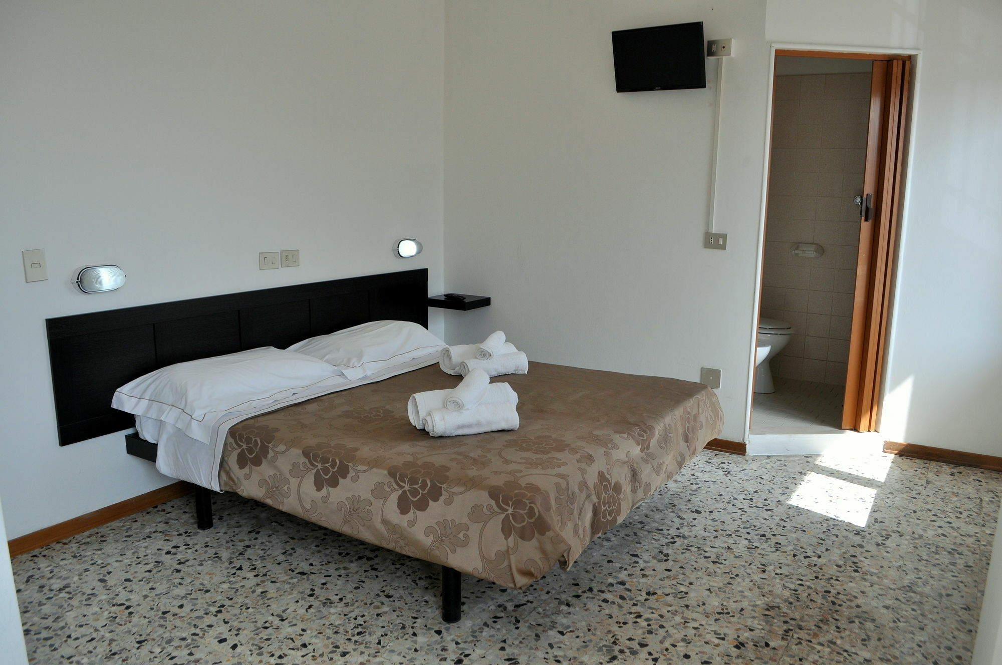 Hotel Urano Cattolica Exteriör bild